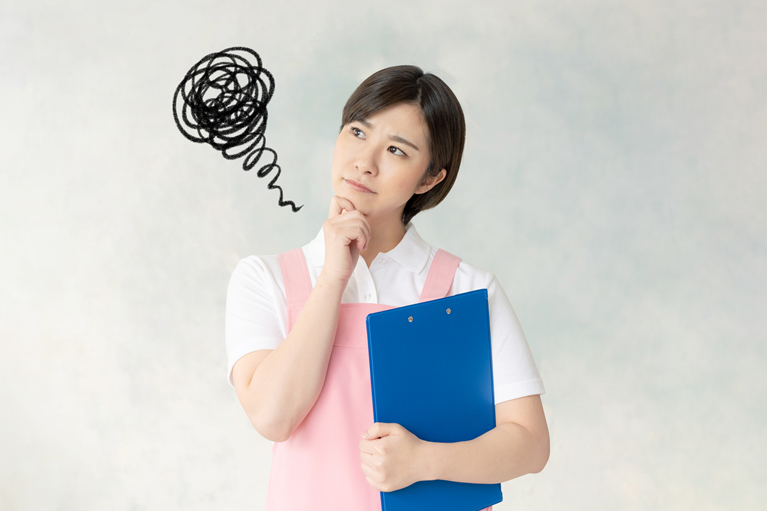 そもそも介護職から転職を考える理由は？