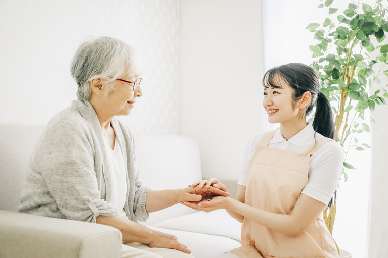 介護職の派遣と正社員の違いとは？それぞれの特徴を比較