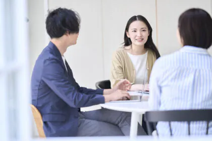 友人や知人から紹介してもらう