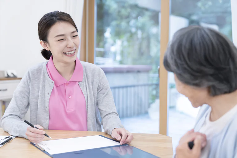 生活相談員の仕事内容にはどんな役割があるの？現場での実例も紹介