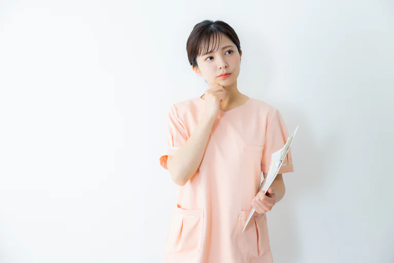 看護助手は本当にやめたほうがいいのか？その理由とは