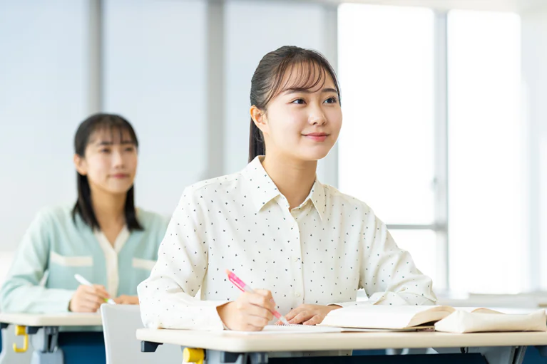 専門学校から管理栄養士になるには？進学ルートと特徴