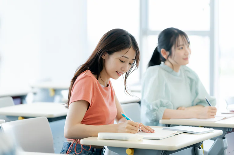 大学から管理栄養士になるには？進学ルートと特徴